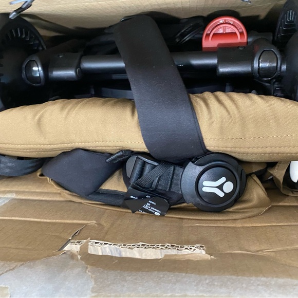 Babyzen Yoyo 2 Stroller & 6+ Color Pack Bundle Black w/ Toffee Floor Sample. - Picture 6 of 13